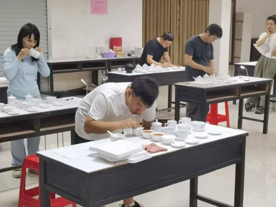 以茶競技 品味人生 —— “2025 年廣東省殘疾人評茶員項目培訓班”圓滿結業